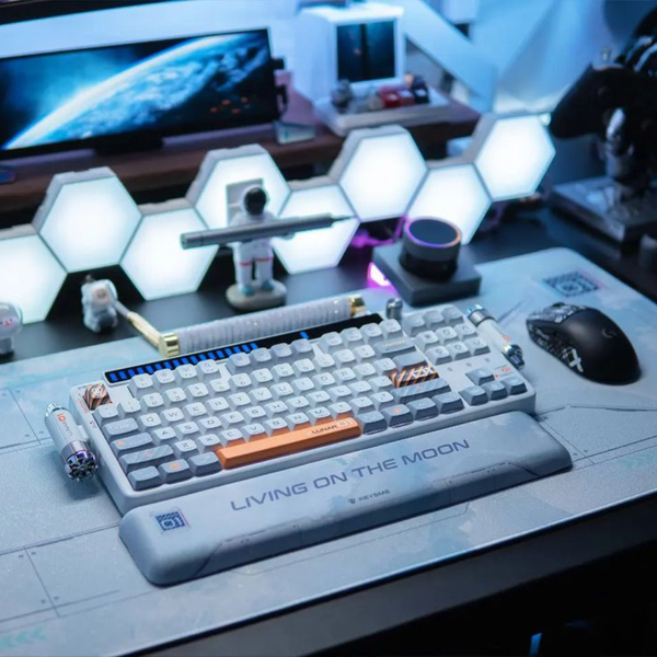 KEYSME LUNAR 01 – Mechanical Keyboard with Sound-Reactive RGB Lighting